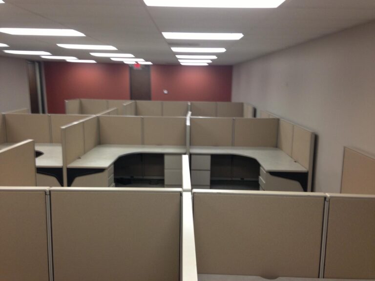 ofice-cubicles-Houston-Texas-Used-Steelcase-cubicle-installation